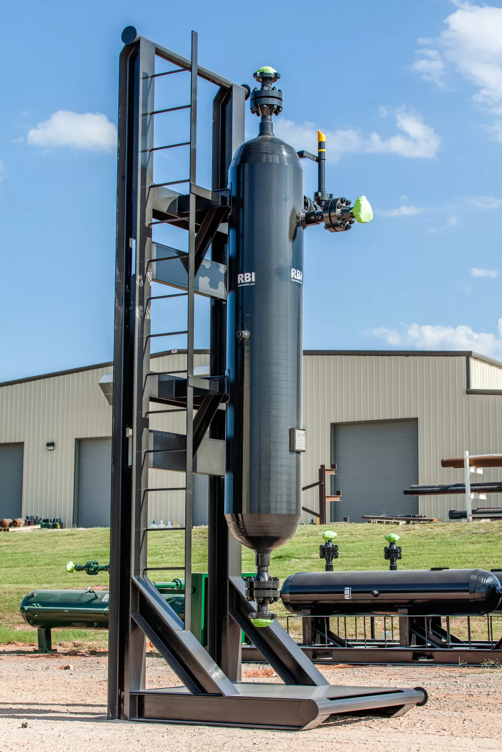 Vertical Separator outside